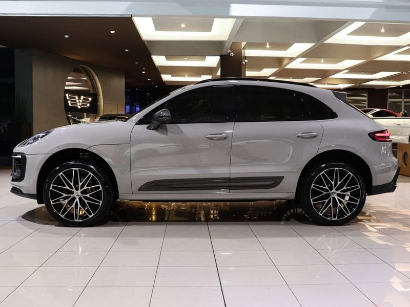 Porsche MACAN 2.0 TURBO GASOLINA T PDK 2022/2023 VIA BELLA VEÍCULOS ESPECIAIS CAXIAS DO SUL / Carros no Vale