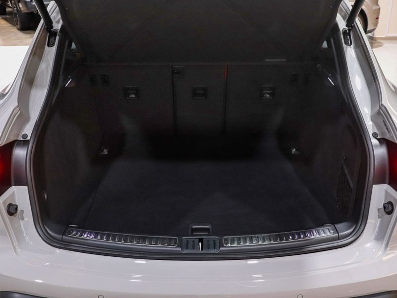 Porsche MACAN 2.0 TURBO GASOLINA T PDK 2022/2023 VIA BELLA VEÍCULOS ESPECIAIS CAXIAS DO SUL / Carros no Vale