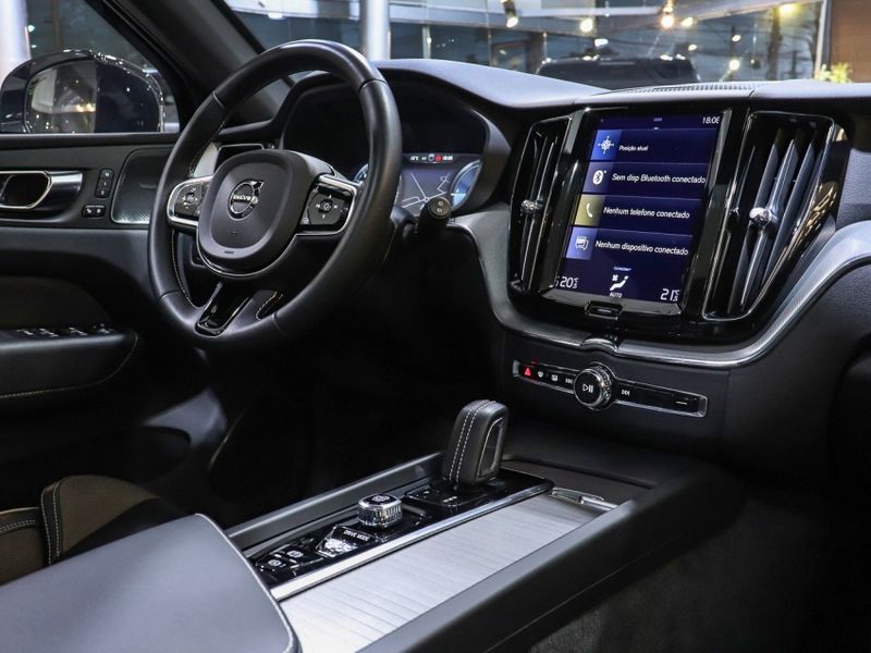 Volvo XC60 2.0 T8 HYBRID R-DESIGN AWD GEARTRONIC 2021/2021 VIA BELLA VEÍCULOS ESPECIAIS CAXIAS DO SUL / Carros no Vale