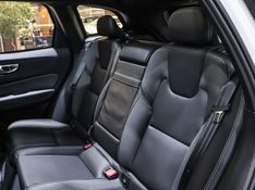 Volvo XC60 2.0 T8 HYBRID R-DESIGN AWD GEARTRONIC 2021/2021 VIA BELLA VEÍCULOS ESPECIAIS CAXIAS DO SUL / Carros no Vale