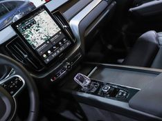 Volvo XC60 2.0 T8 PHEV POLESTAR ENGINEERED AWD GEARTRONIC 2025/2026 VIA BELLA VEÍCULOS ESPECIAIS CAXIAS DO SUL / Carros no Vale