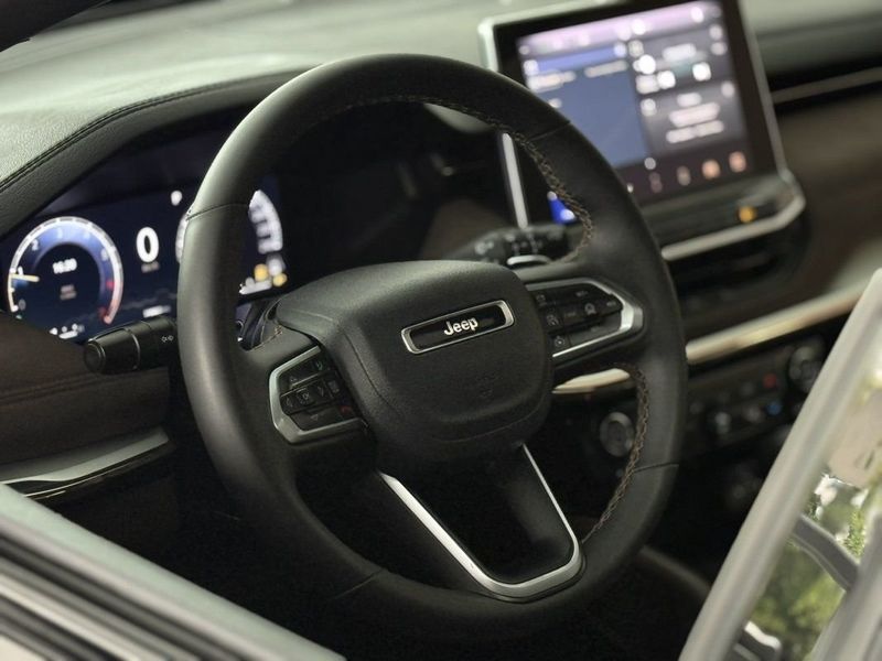 Jeep COMMANDER OVERLAND 1.3 T270 AT6 2025 SÓ MOTOS E AUTOMÓVEIS SANTA CRUZ DO SUL / Carros no Vale