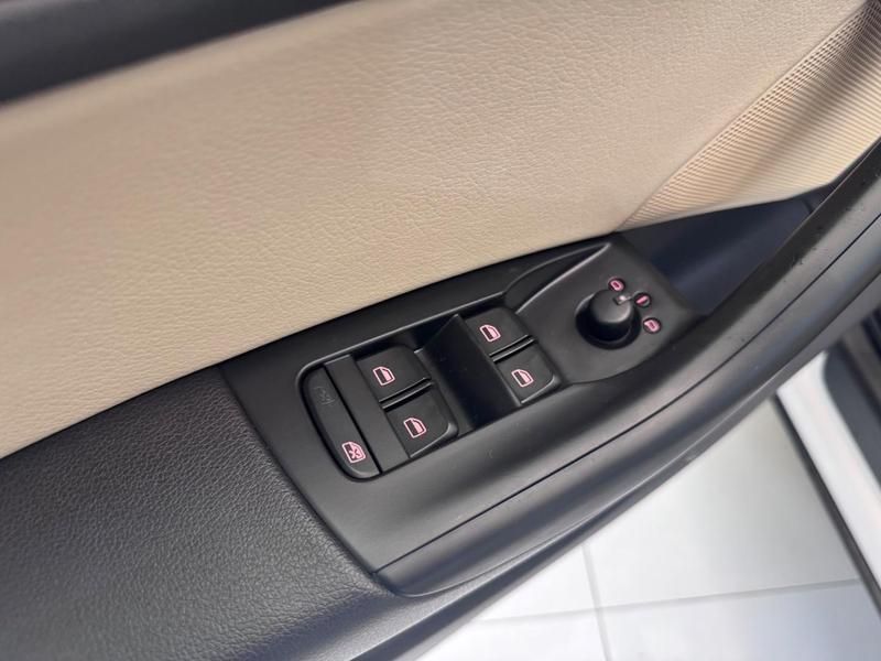 Audi Q3 1.4 Tfsi 150cv Attraction 2015/2016 COVEL VEICULOS ENCANTADO / Carros no Vale Audi Q3 1.4 Tfsi 150cv Attraction 2015/2016 COVEL VEICULOS ENCANTADO / Carros no Vale