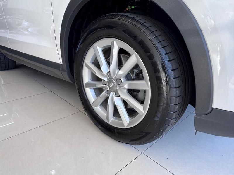 Audi Q3 1.4 Tfsi 150cv Attraction 2015/2016 COVEL VEICULOS ENCANTADO / Carros no Vale Audi Q3 1.4 Tfsi 150cv Attraction 2015/2016 COVEL VEICULOS ENCANTADO / Carros no Vale