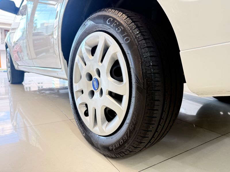 Ford Fiesta Sedan1.6flex 2012/2012 COVEL VEICULOS ENCANTADO / Carros no Vale Ford Fiesta Sedan1.6flex 2012/2012 COVEL VEICULOS ENCANTADO / Carros no Vale