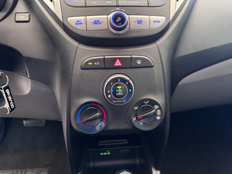 Hyundai Hb20 1.6a Prem 2012/2013 COVEL VEICULOS ENCANTADO / Carros no Vale Hyundai Hb20 1.6a Prem 2012/2013 COVEL VEICULOS ENCANTADO / Carros no Vale