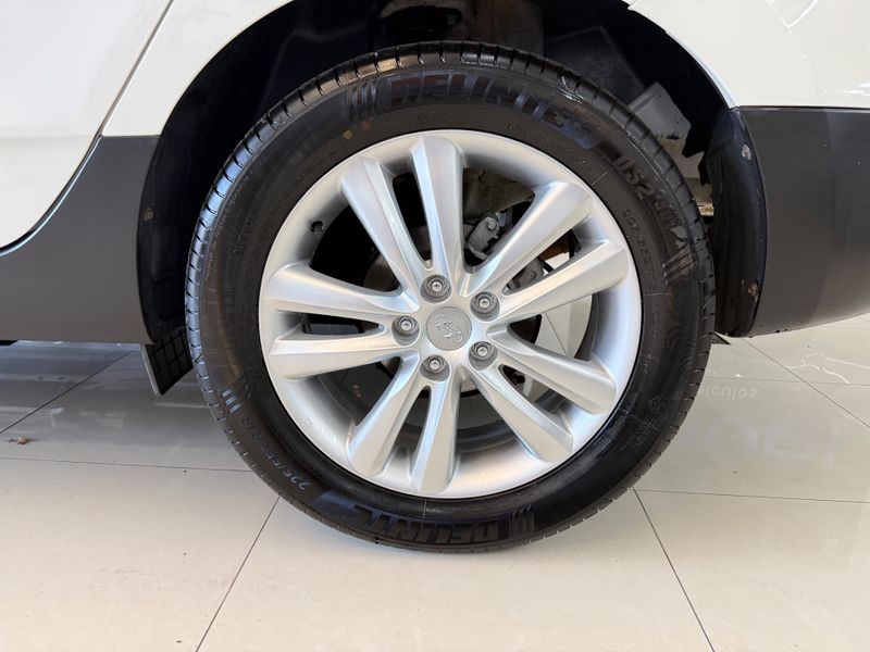 Hyundai Ix35 Gls 2.0 16v 2wd 2015/2016 COVEL VEICULOS ENCANTADO / Carros no Vale