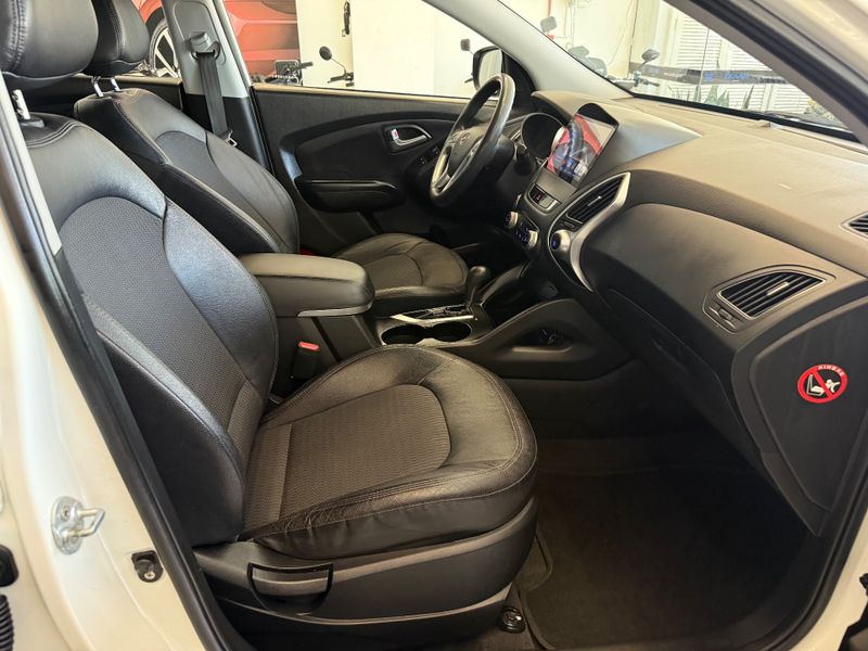 Hyundai Ix35 Gls 2.0 16v 2wd 2015/2016 COVEL VEICULOS ENCANTADO / Carros no Vale