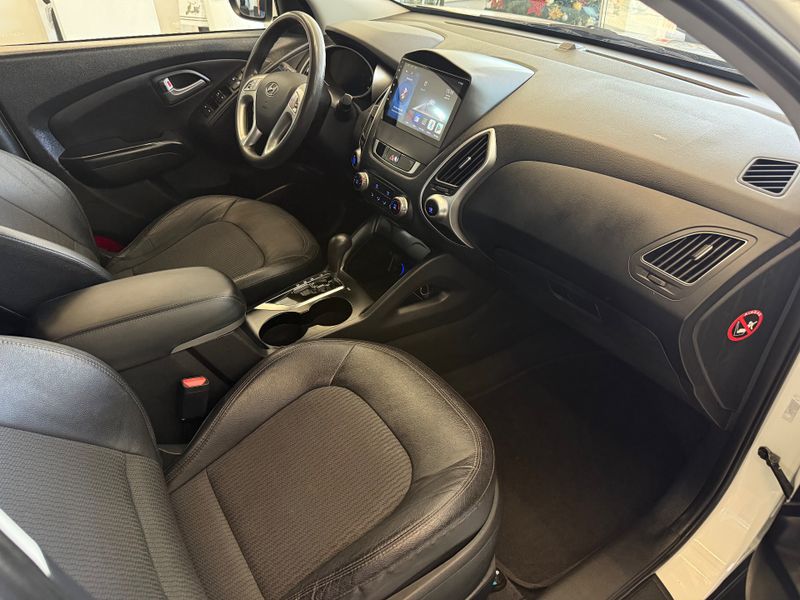 Hyundai Ix35 Gls 2.0 16v 2wd 2015/2016 COVEL VEICULOS ENCANTADO / Carros no Vale