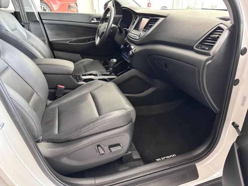 Hyundai Tucson 1.6 16v T-gdi Gl Ecoshift 2017/2018 COVEL VEICULOS ENCANTADO / Carros no Vale