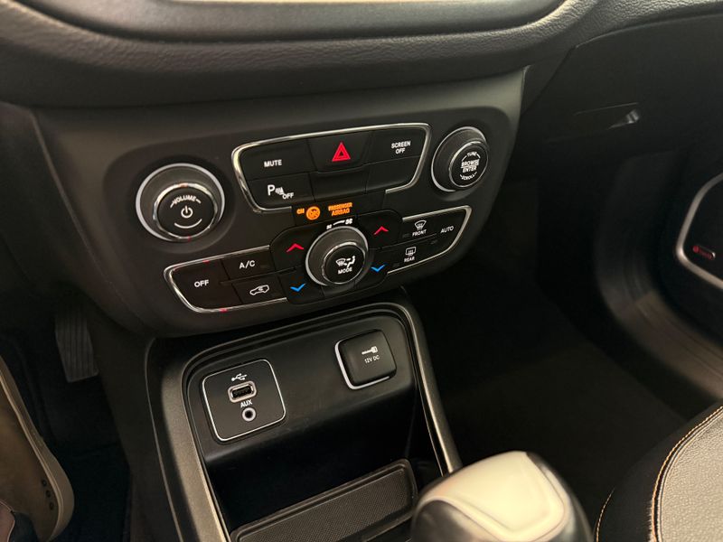 Jeep Compass Longitude 2.0 2017/2017 COVEL VEICULOS ENCANTADO / Carros no Vale Jeep Compass Longitude 2.0 2017/2017 COVEL VEICULOS ENCANTADO / Carros no Vale