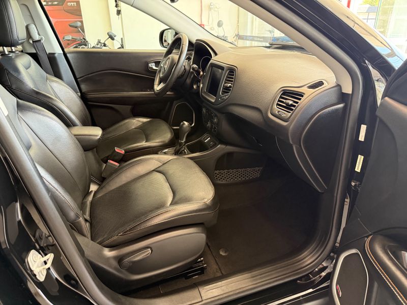 Jeep Compass Longitude 2.0 2017/2017 COVEL VEICULOS ENCANTADO / Carros no Vale Jeep Compass Longitude 2.0 2017/2017 COVEL VEICULOS ENCANTADO / Carros no Vale