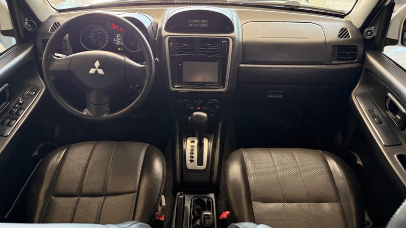 Mitsubishi Pajero Tr4 2.0 4×4 16v 140cv 2013/2014 COVEL VEICULOS ENCANTADO / Carros no Vale