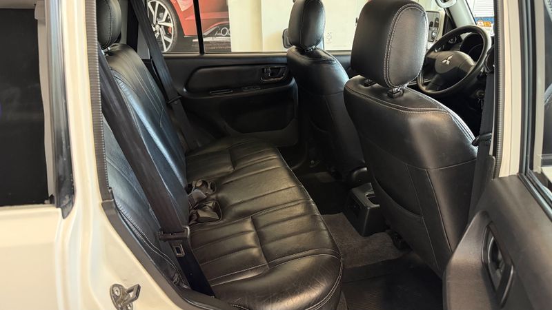 Mitsubishi Pajero Tr4 2.0 4×4 16v 140cv 2013/2014 COVEL VEICULOS ENCANTADO / Carros no Vale