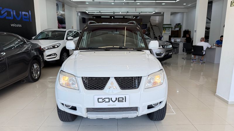 Mitsubishi Pajero Tr4 2.0 4×4 16v 140cv 2013/2014 COVEL VEICULOS ENCANTADO / Carros no Vale