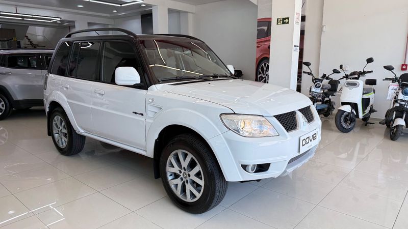 Mitsubishi Pajero Tr4 2.0 4×4 16v 140cv 2013/2014 COVEL VEICULOS ENCANTADO / Carros no Vale