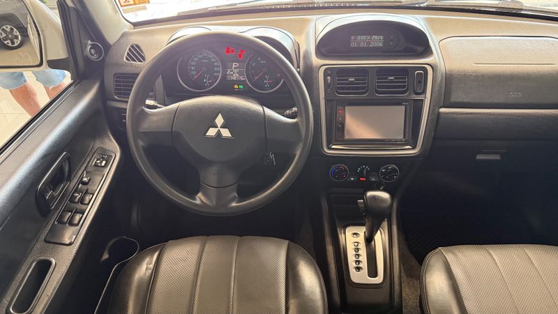 Mitsubishi Pajero Tr4 2.0 4×4 16v 140cv 2013/2014 COVEL VEICULOS ENCANTADO / Carros no Vale