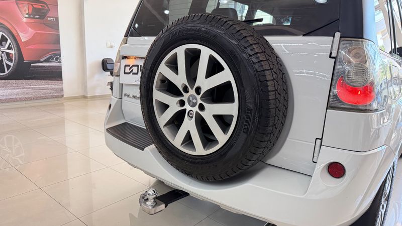 Mitsubishi Pajero Tr4 2.0 4×4 16v 140cv 2013/2014 COVEL VEICULOS ENCANTADO / Carros no Vale