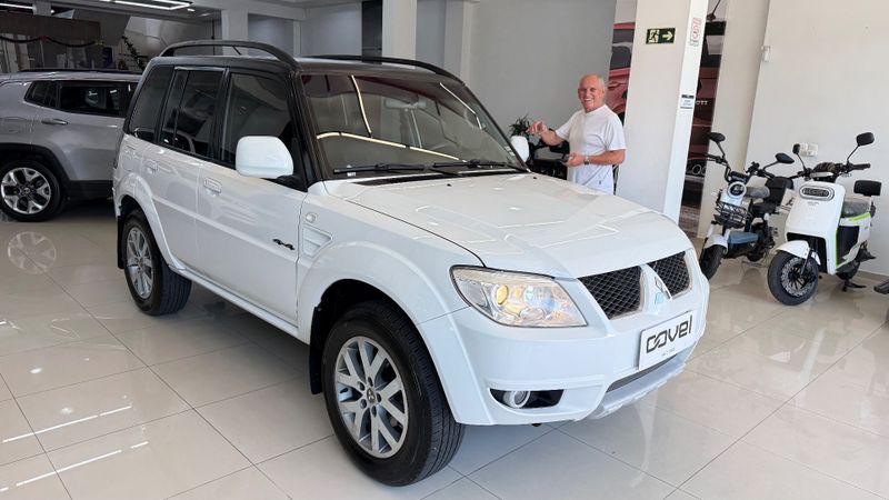 Mitsubishi Pajero Tr4 2.0 4×4 16v 140cv 2013/2014 COVEL VEICULOS ENCANTADO / Carros no Vale