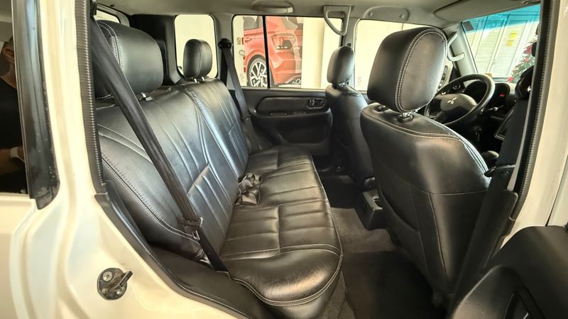 Mitsubishi Pajero Tr4 2.0 4×4 16v 140cv 2013/2014 COVEL VEICULOS ENCANTADO / Carros no Vale