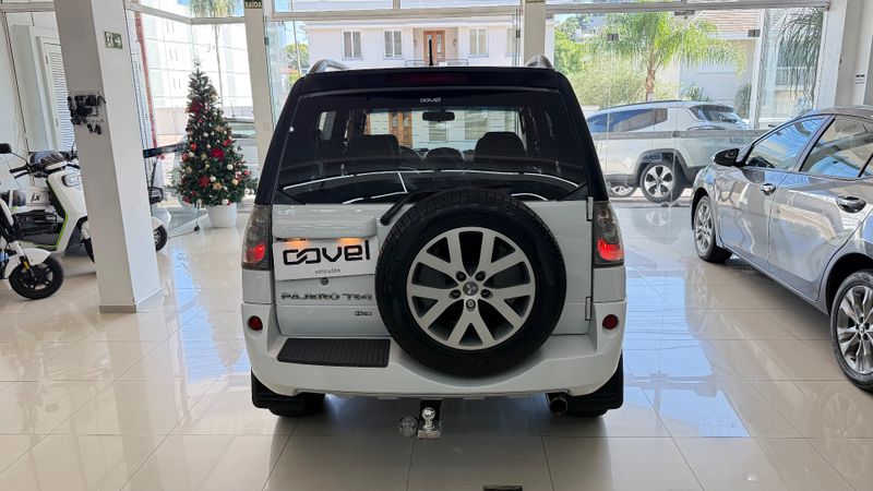 Mitsubishi Pajero Tr4 2.0 4×4 16v 140cv 2013/2014 COVEL VEICULOS ENCANTADO / Carros no Vale