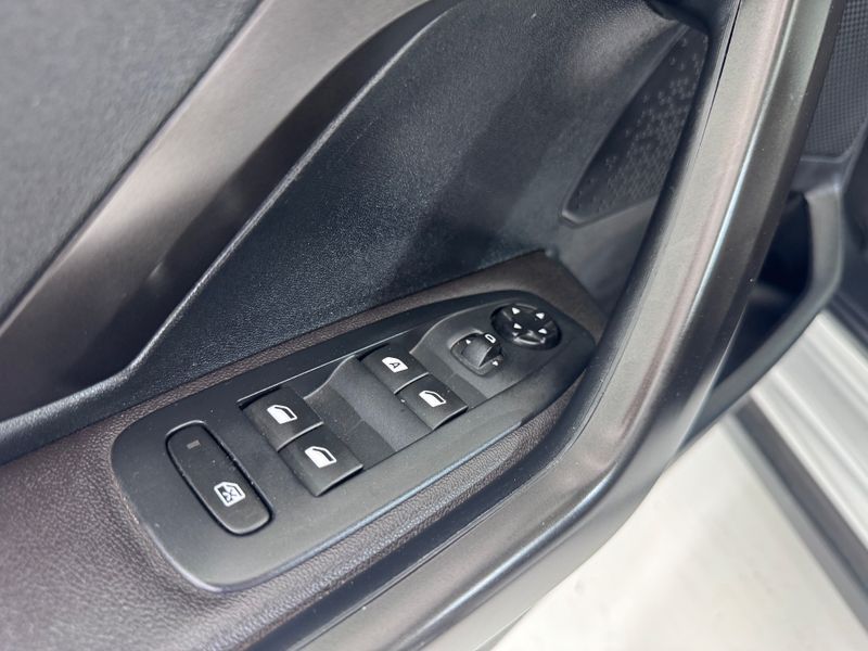 Peugeot 2008 Griffe 1.6 16v 2019/2020 COVEL VEICULOS ENCANTADO / Carros no Vale