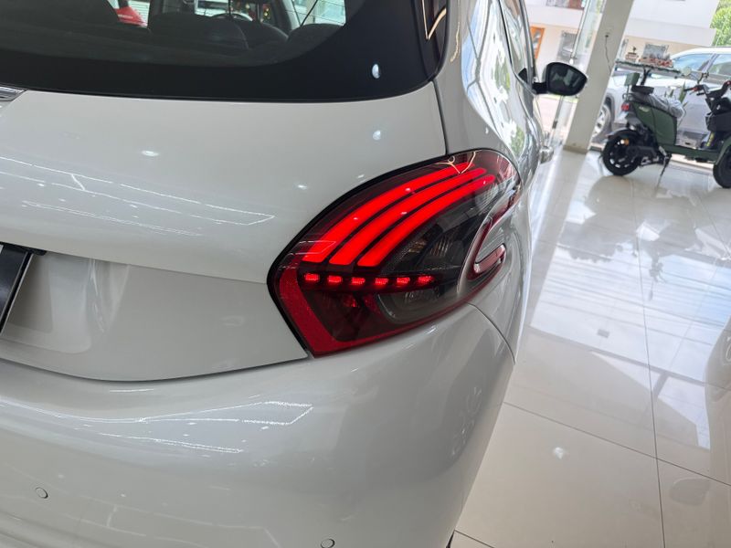 Peugeot 208 1.6 Griffe 16v 2018/2019 COVEL VEICULOS ENCANTADO / Carros no Vale