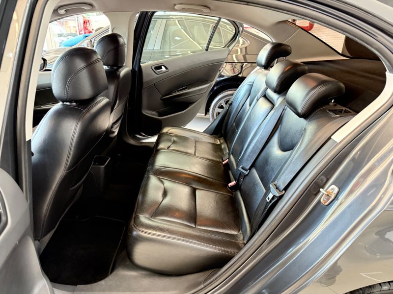 Peugeot 408 Allure 2.0 16v 2011/2012 COVEL VEICULOS ENCANTADO / Carros no Vale