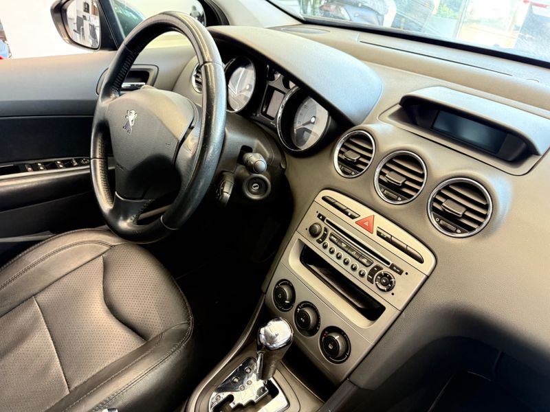 Peugeot 408 Allure 2.0 16v 2011/2012 COVEL VEICULOS ENCANTADO / Carros no Vale