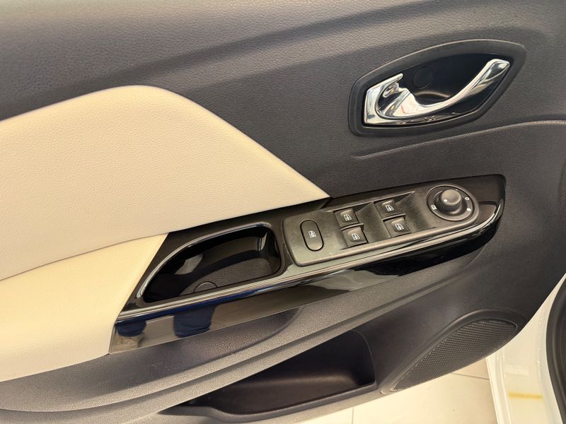 Renault Captur Intense 1.6 16v 2018/2018 COVEL VEICULOS ENCANTADO / Carros no Vale Renault Captur Intense 1.6 16v 2018/2018 COVEL VEICULOS ENCANTADO / Carros no Vale