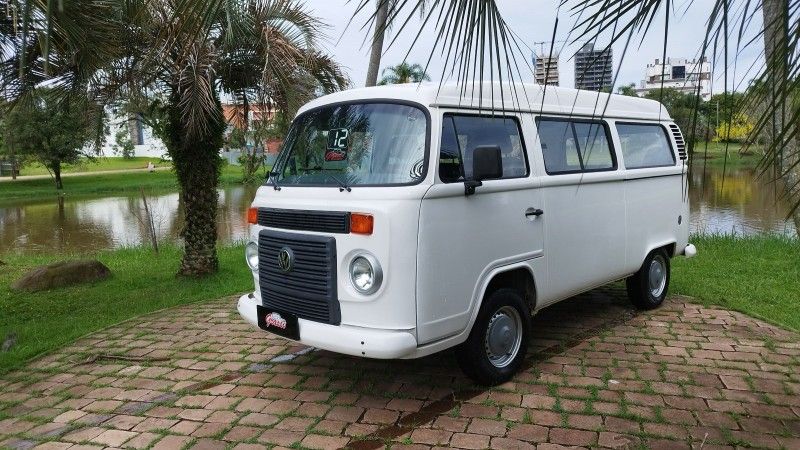 Volkswagen KOMBI STANDARD 1.4 TOTAL 2012 GRASSI VEÍCULOS LAJEADO / Carros no Vale