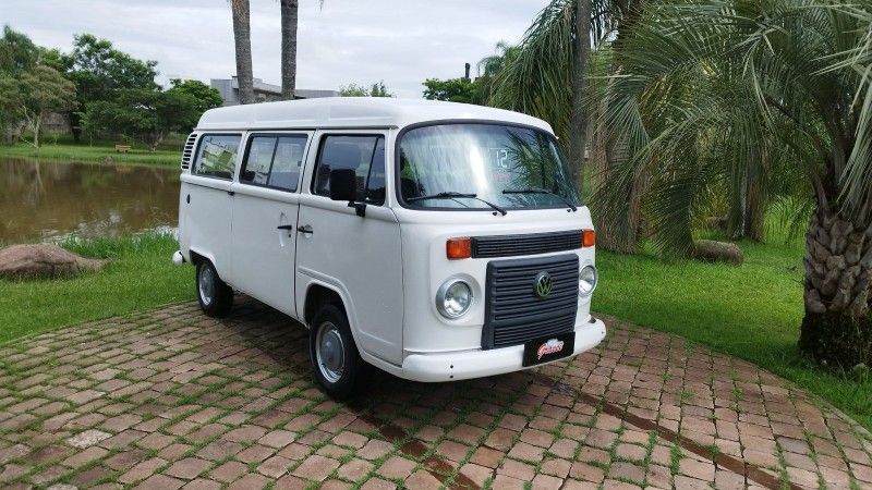 Volkswagen KOMBI STANDARD 1.4 TOTAL 2012 GRASSI VEÍCULOS LAJEADO / Carros no Vale