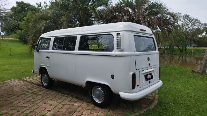 Volkswagen KOMBI STANDARD 1.4 TOTAL 2012 GRASSI VEÍCULOS LAJEADO / Carros no Vale