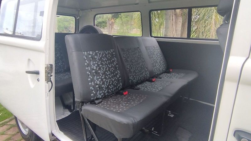 Volkswagen KOMBI STANDARD 1.4 TOTAL 2012 GRASSI VEÍCULOS LAJEADO / Carros no Vale