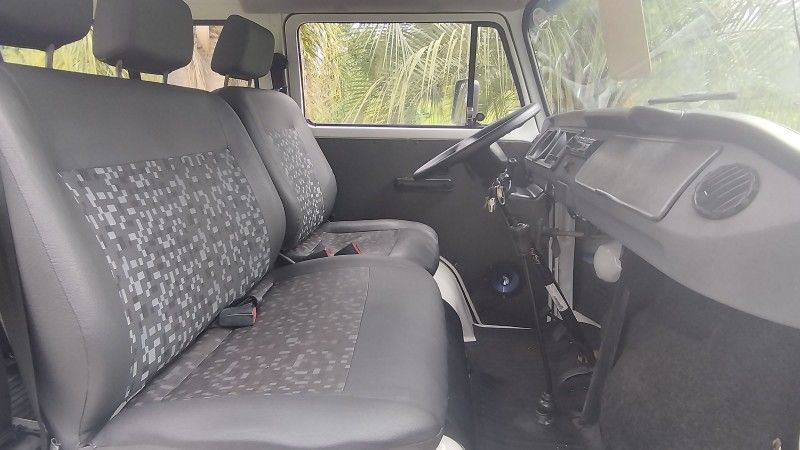 Volkswagen KOMBI STANDARD 1.4 TOTAL 2012 GRASSI VEÍCULOS LAJEADO / Carros no Vale