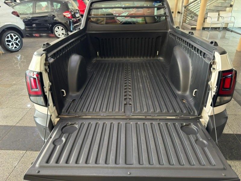 Volkswagen SAVEIRO ROBUST 1.6 2025 HÉLIO AUTOMÓVEIS LAJEADO / Carros no Vale