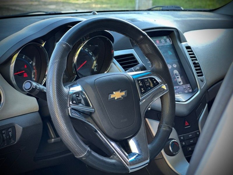 Chevrolet CRUZE SEDAN LT 1.8 2013 NEUMANN VEÍCULOS ARROIO DO MEIO / Carros no Vale