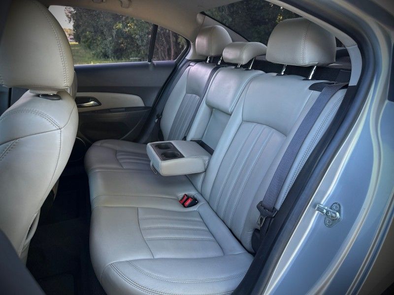 Chevrolet CRUZE SEDAN LT 1.8 2013 NEUMANN VEÍCULOS ARROIO DO MEIO / Carros no Vale