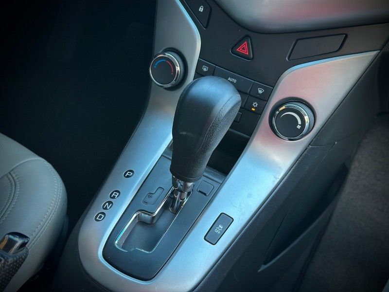 Chevrolet CRUZE SEDAN LT 1.8 2013 NEUMANN VEÍCULOS ARROIO DO MEIO / Carros no Vale