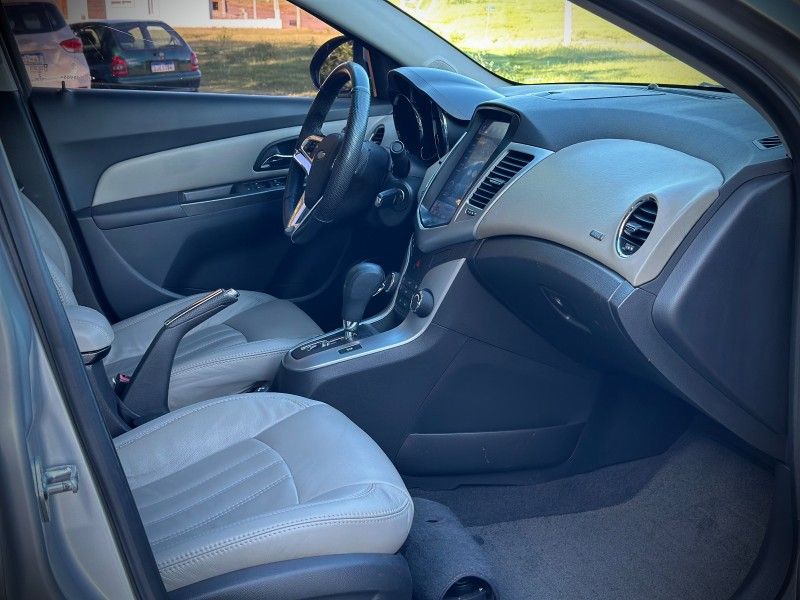 Chevrolet CRUZE SEDAN LT 1.8 2013 NEUMANN VEÍCULOS ARROIO DO MEIO / Carros no Vale