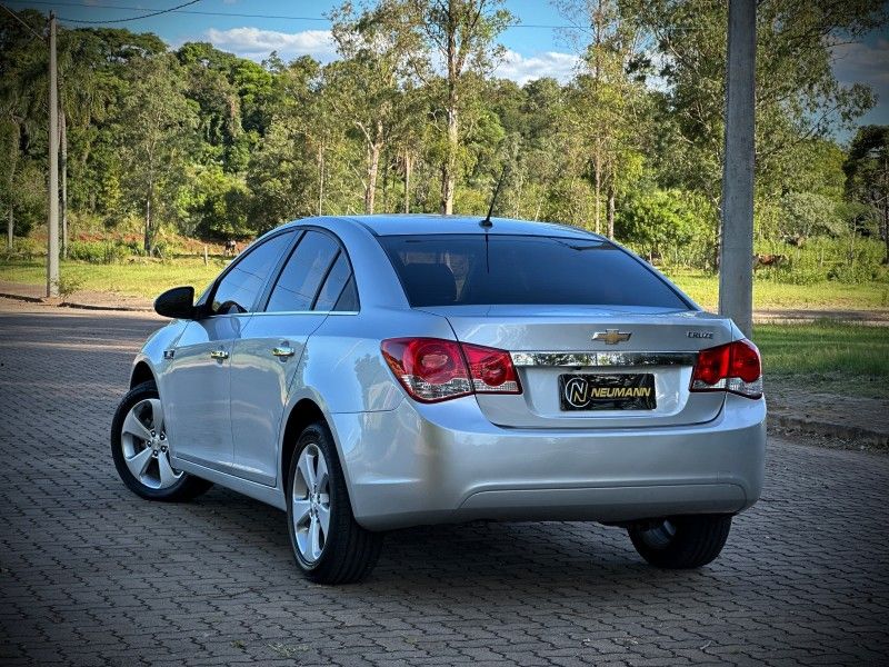 Chevrolet CRUZE SEDAN LT 1.8 2013 NEUMANN VEÍCULOS ARROIO DO MEIO / Carros no Vale