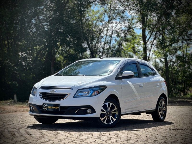 Chevrolet ONIX LTZ 1.4 2015 NEUMANN VEÍCULOS ARROIO DO MEIO / Carros no Vale