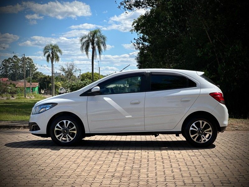 Chevrolet ONIX LTZ 1.4 2015 NEUMANN VEÍCULOS ARROIO DO MEIO / Carros no Vale