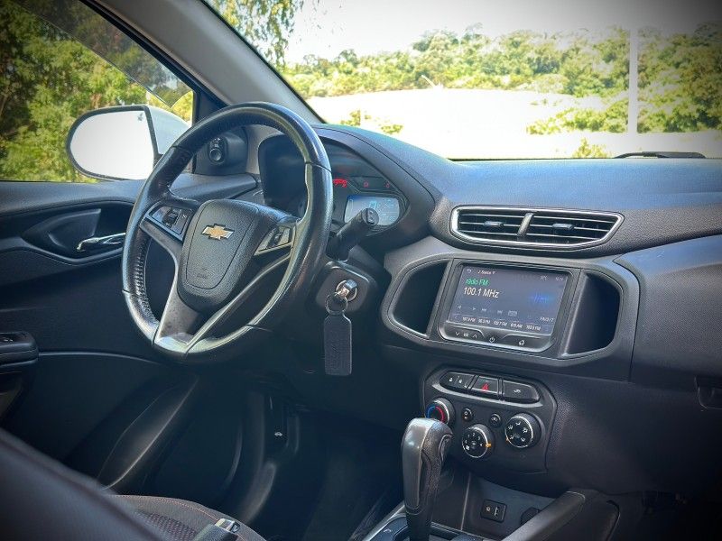 Chevrolet ONIX LTZ 1.4 2015 NEUMANN VEÍCULOS ARROIO DO MEIO / Carros no Vale