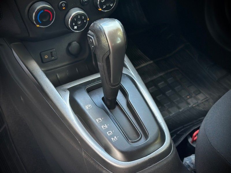 Chevrolet ONIX LTZ 1.4 2015 NEUMANN VEÍCULOS ARROIO DO MEIO / Carros no Vale