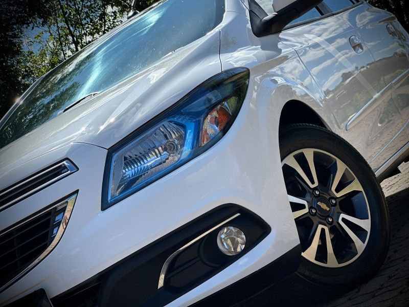 Chevrolet ONIX LTZ 1.4 2015 NEUMANN VEÍCULOS ARROIO DO MEIO / Carros no Vale