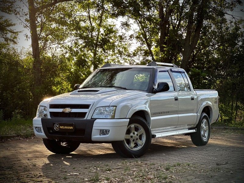 Chevrolet S10 ADVANTAGE 2.4 2011 NEUMANN VEÍCULOS ARROIO DO MEIO / Carros no Vale