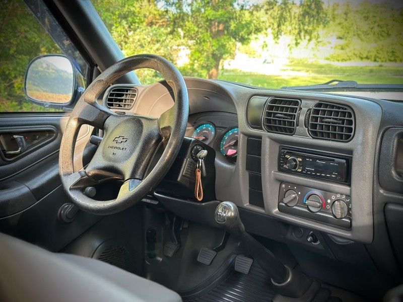 Chevrolet S10 ADVANTAGE 2.4 2011 NEUMANN VEÍCULOS ARROIO DO MEIO / Carros no Vale