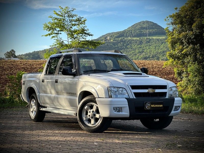 Chevrolet S10 ADVANTAGE 2.4 2011 NEUMANN VEÍCULOS ARROIO DO MEIO / Carros no Vale