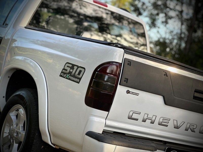 Chevrolet S10 ADVANTAGE 2.4 2011 NEUMANN VEÍCULOS ARROIO DO MEIO / Carros no Vale